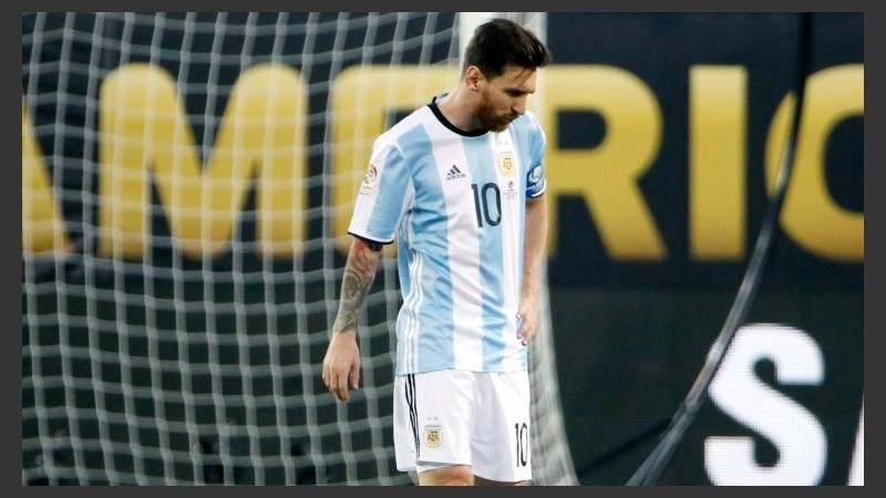 Lionel mira el piso. El futuro argentino, una incógnita.