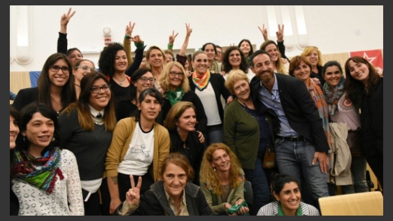 La celebración en el Concejo Municipal de Rosario tras la aprobación, por unanimidad, de la ordenanza de paridad de género.