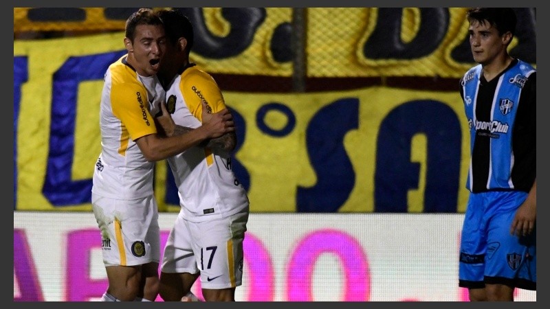 Ruben celebra con Herrera, el autor del gol.