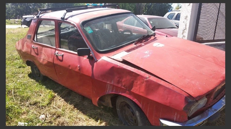 El Renault 12 donde encontraron a la víctima.