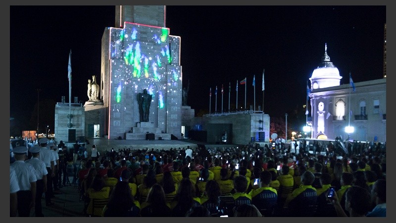 Juegos de luces en el Monumento.
