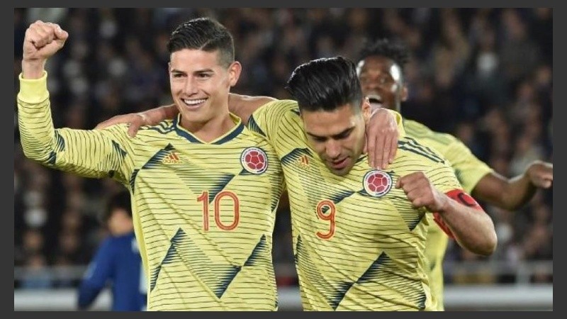 Falcao y James Rodríguez gritan al gol ante Japón.