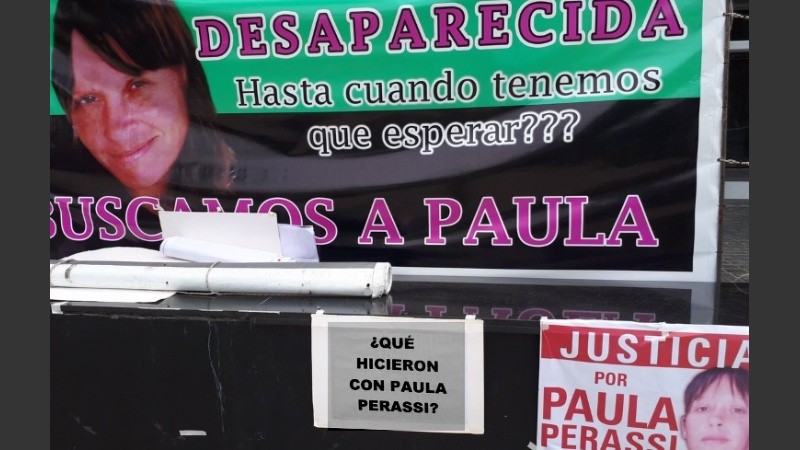 Tras el fallo, la ausencia de Paula Perassi sigue interpelando desde los afiches. 