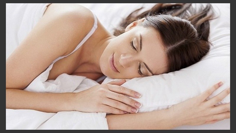 Los expertos recomiendan dormir entre 7 y 9 horas diarias.