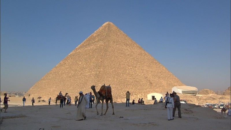 El turista fue detenido en las pirámides.