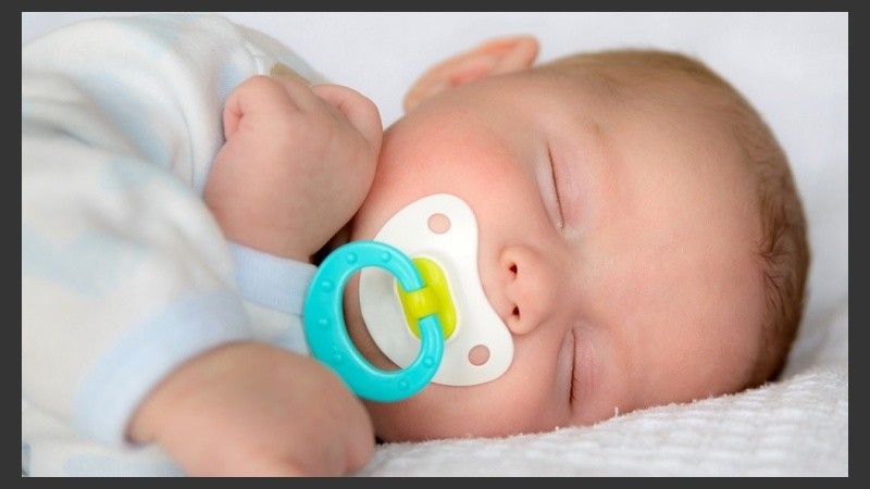 La investigación señala como recomendable el uso del chupete en el caso de que el bebé no haya desarrollado el reflejo de succión nutritiva.