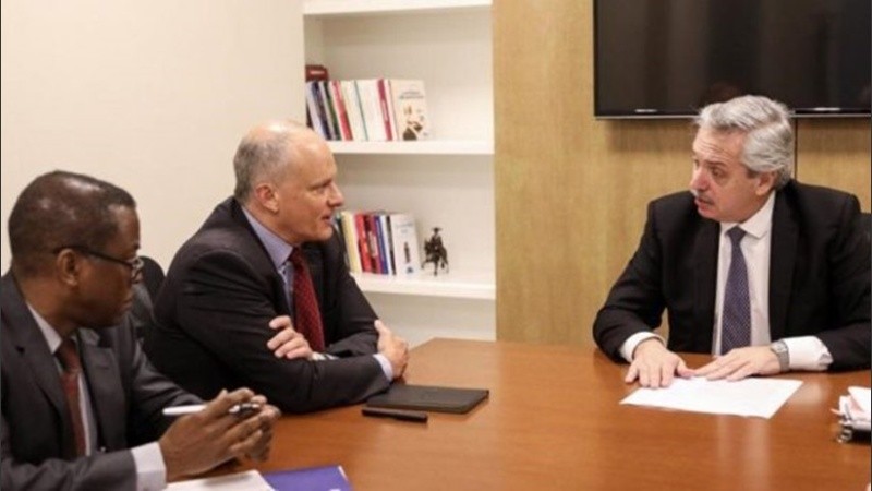 Fernández se reunió con referentes del FMI.