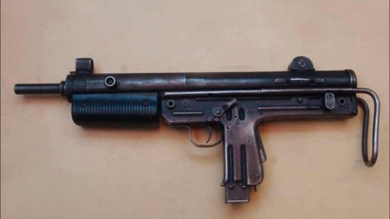Un arma similar a la robada en la comisría.