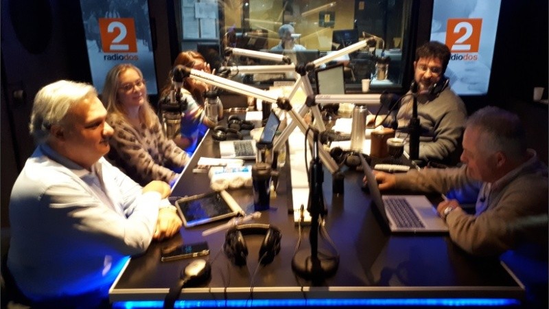 Pablo Farías visitó el estudio de Radio 2.