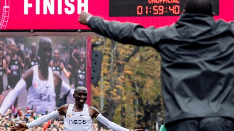 El keniata corrió el maratón en la ciudad de Viena, en Austria.