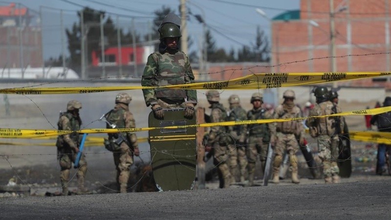 Tras forzar la renuncia de Morales, el Ejército salió a las calles a defender el nuevo régimen.