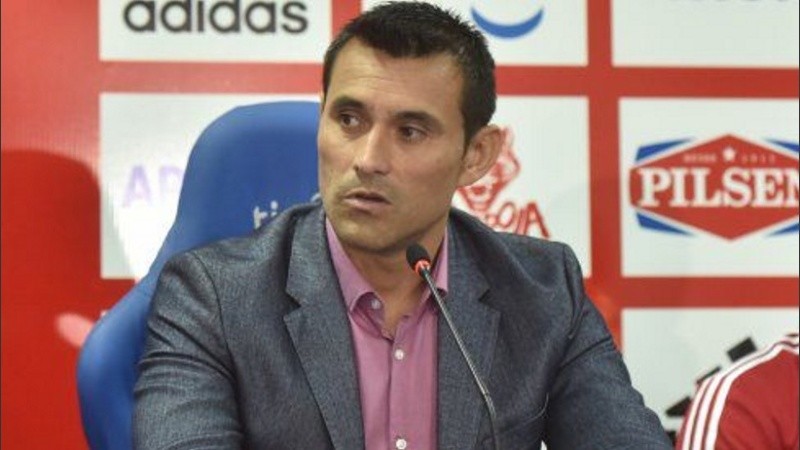 Justo Villar tiene 42 años y hoy es gerente deportivo de la APF.