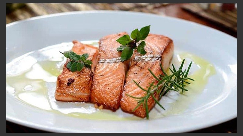El salmón es una excelente fuente de vitamina D, proteínas y ácidos grasos omega-3.