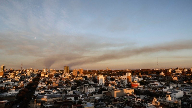 Las enormes columnas de humo se observaban desde cualquier punto alto de la ciudad.