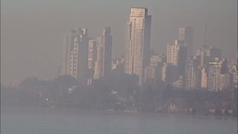 Hay humo en tus ojos y son residuos de las quemas de pastizales en las islas.