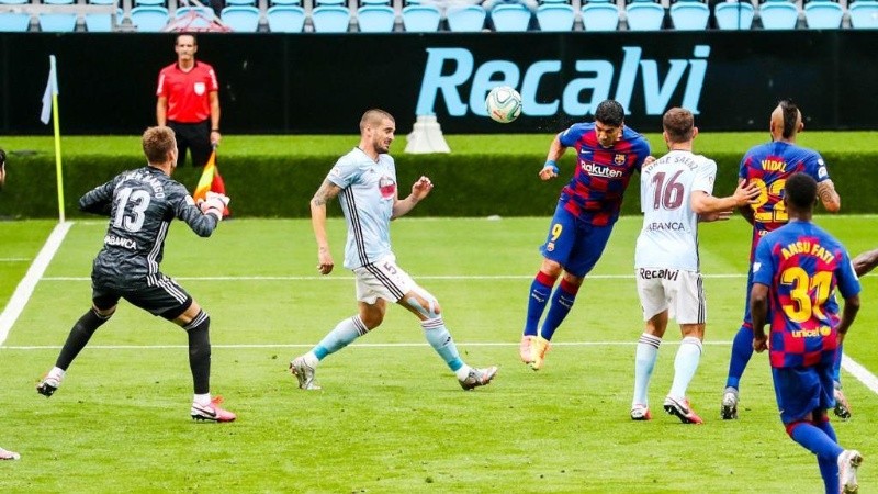 El segundo gol de Lucho Suárez, que marcó los dos tantos culés. 