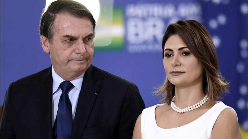 La primera dama de Brasil dio positivo después de que Bolsonaro anunciara que está curado