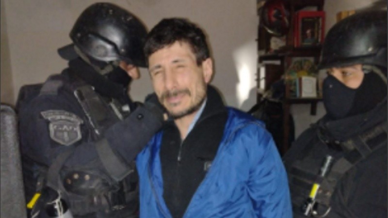 Cartelli es un nicoleño de 48 años que estaba preso en Piñero y el domingo 27 de junio protagonizó la fuga junto a otros siete internos. 