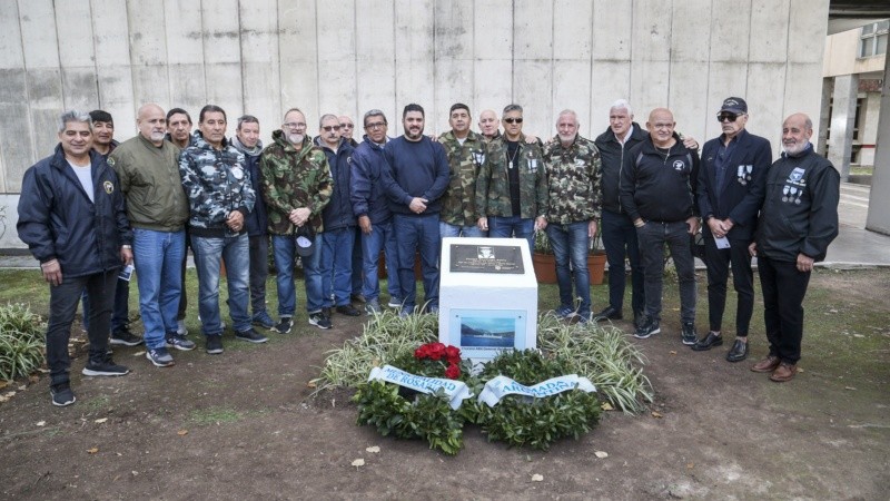 Ex combatientes de Malvinas presentes en el emotivo acto de este lunes.