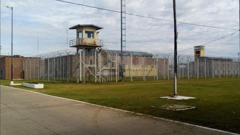 El ataque ocurrió en la Unidad Penitenciaria 11 de Piñero.