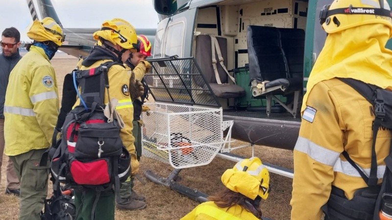 Brigadistas continúan trabajando contra las llamas y a la espera de algo de lluvia.