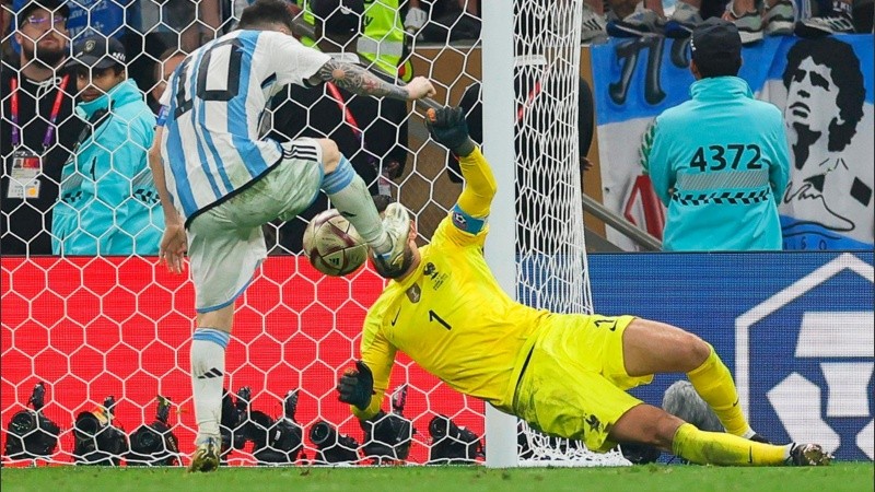 Messi la empujó y convirtió el tercero de Argentina en el alargue.