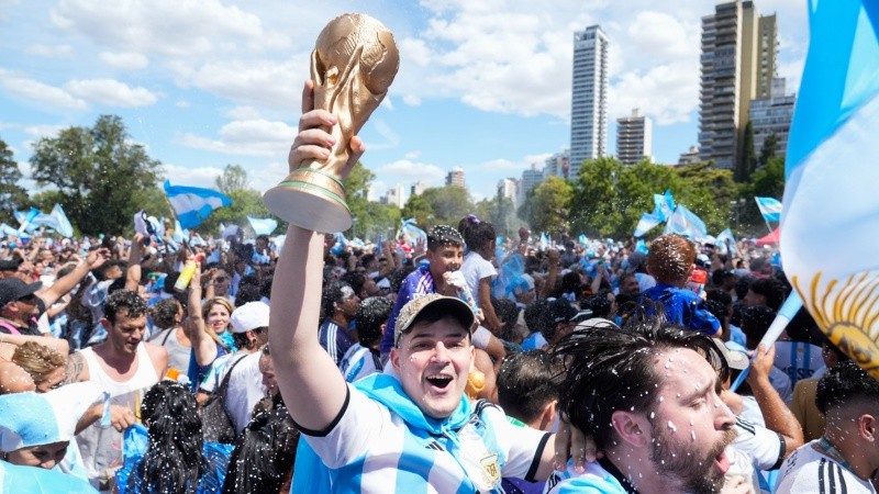 Los festejos en el Monumento a la Bandera. 