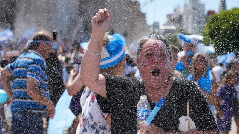 Los festejos en el Monumento a la Bandera. 