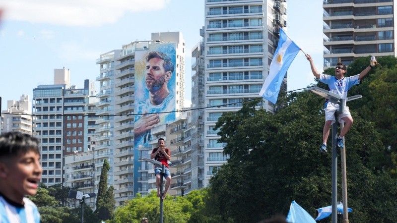 Los festejos en el Monumento a la Bandera. 