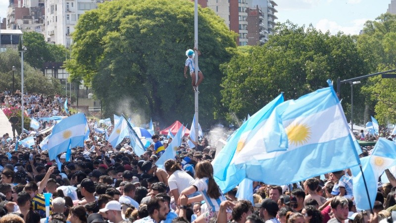 Los festejos en el Monumento a la Bandera. 