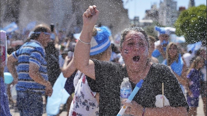 Locura en el Monumento.