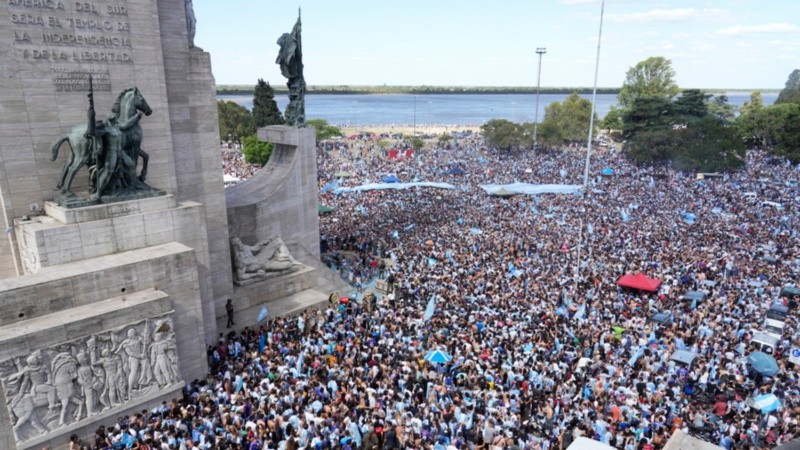 Locura en el Monumento.