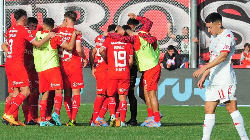 La historia detrás de la insólita camiseta color oro de Independiente