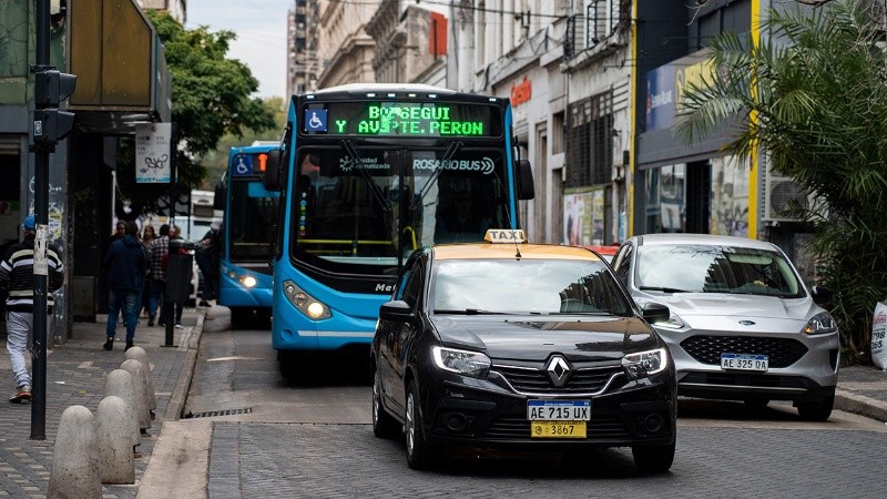 El transporte urbano se normalizó y los taxis siguen sin servicio de 22 a 6.