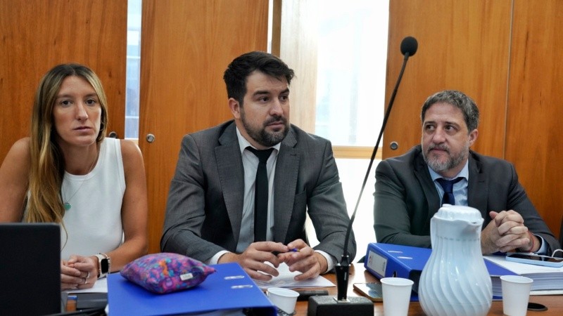 Ávila (centro) y Edery (derecha), los fiscales a cargo de la acusación por el crimen del ex concejal de Ciudad Futura.