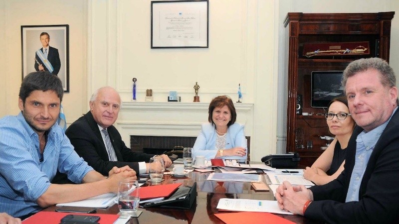 Pullaro, Lifschitz y Bullrich en una reunión de 2016. Aquella vez Nación había anunciado el envío de casi tres mil gendarmes.