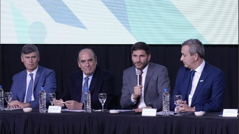 Pullaro abriendo la cumbre de intendentes en Rosario.