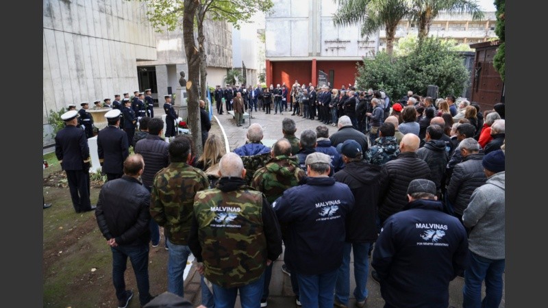 El funeral más largo por Malvinas movilizó a la familia Gallo, veteranos, amigos, la Marina y autoridades.