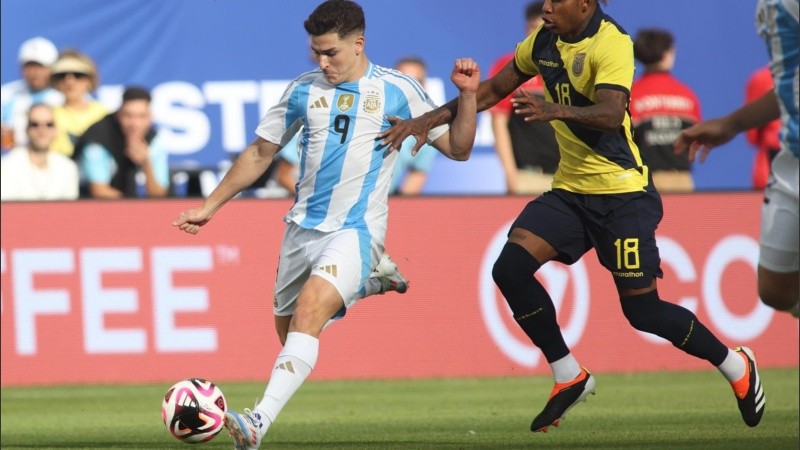 Julián Álvarez compartió el ataque de Argentina con Lautaro Martínez.