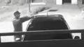Inseguridad en tiempo récord: delincuente robó el techo de un auto en 11 segundos y quedó grabado