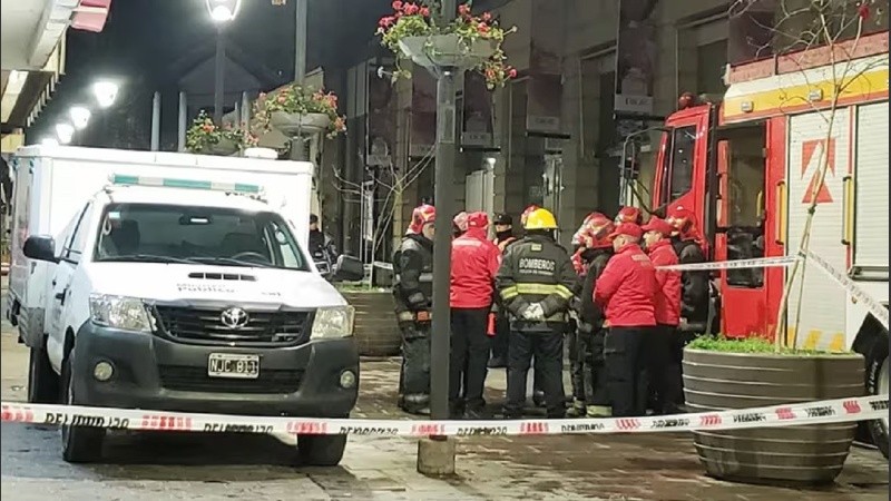 Ocurrió en la madrugada del martes y los fallecidos residían en diferentes pisos del complejo en el centro cordobés.