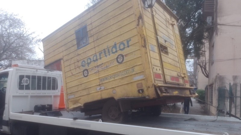 El furgón ocupado en el espacio público.