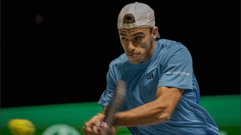 Cerúndolo cayó por 7-5 y 6-3 ante Denis Shapovalov en el primer punto de la serie.