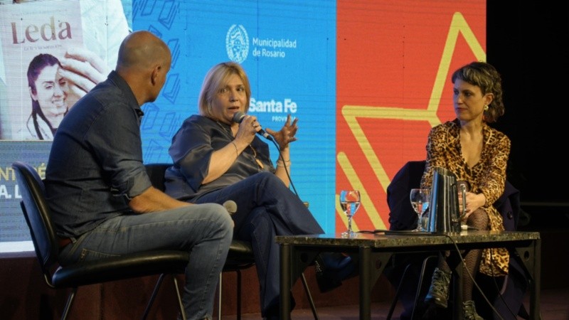 La presentación del libro sobre Leda en la feria rosarina.