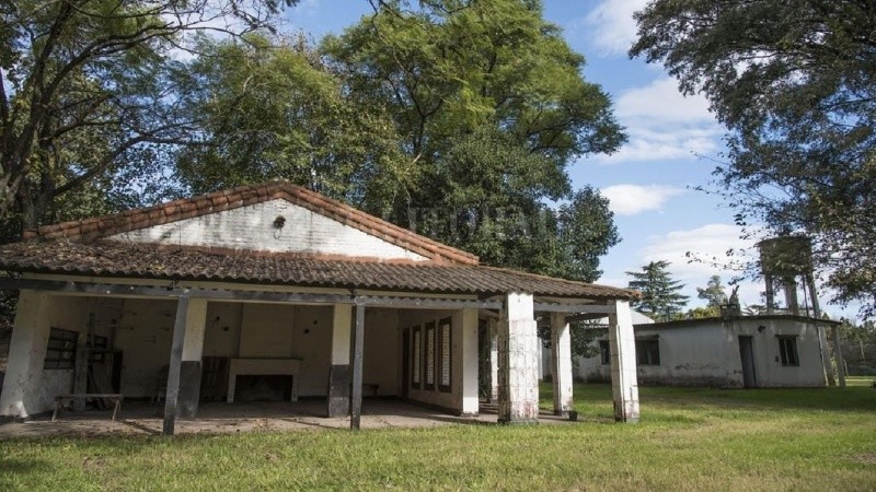 La Quinta de Funes está ubicada en el cruce de la ruta 9 y la calle San José, a pocos kilómetros de Rosario.