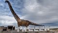 Desvalijaron a turistas rosarinos en Chubut cuando bajaron a sacarse fotos en la réplica del dinosaurio más grande del mundo