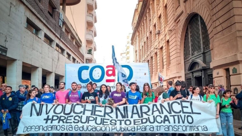 Los estudiantes, docentes y nodocentes están movilizados por el financiamiento universitario.