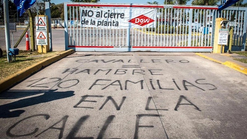 El frente de la planta intervenida por los manifestantes.