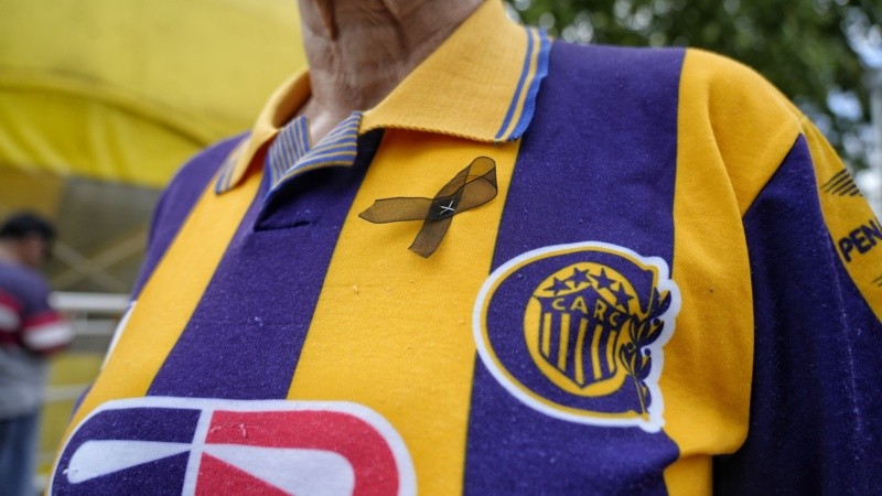 La tristeza de los hinchas en la fila para entrar al velorio del Negro Palma en el gigante se podía palpar