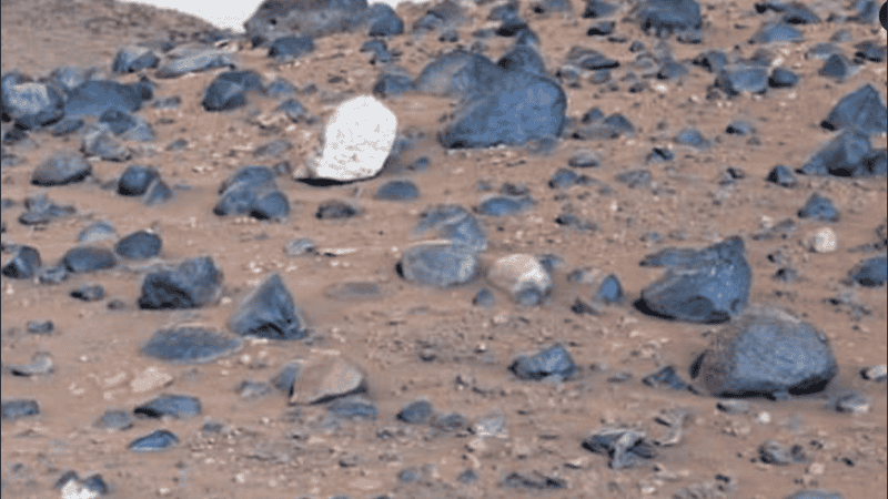  El video y las imágenes parecen mostrar rocas de color azul.